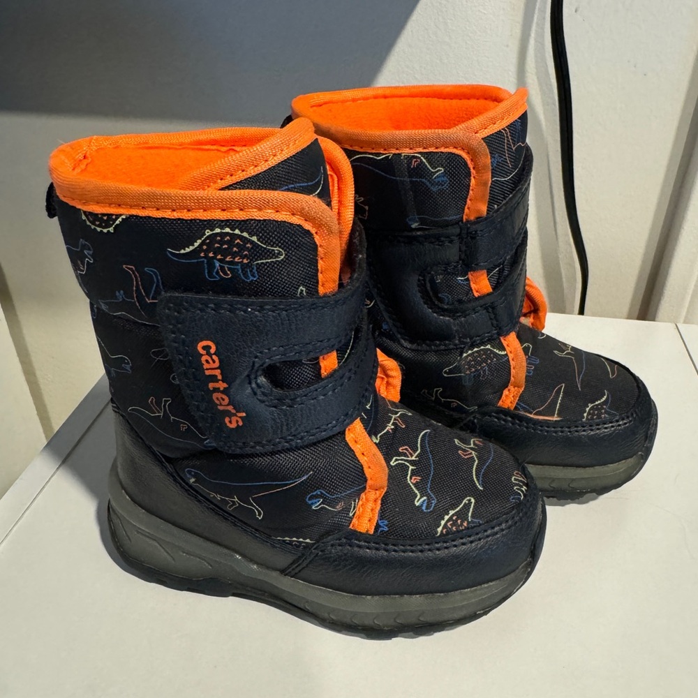 LIGHT-UP Snow Boots Toddler Carters Size 5 Dinosaur
